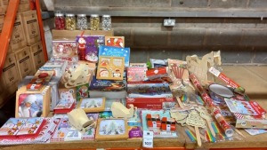 200 + PIECE MIXED CHRISTMAS LOT CONTAINING CHRISTMAS CARDS, JIGSAWS, FESTIVE BOOKS, MINI WOODEN HORSE, PLAYING CARDS, COLOUR YOUR OWN DECORATIONS AND FESTIVE STAMPERS ETC