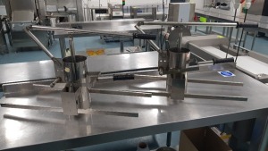 2 X STAINLESS STEEL BURGER PRESSES