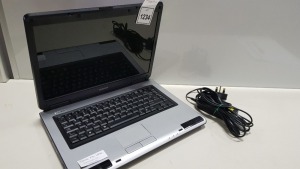 TOSHIBA L40 LAPTOP WINDOWS 10 - WITH CHARGER