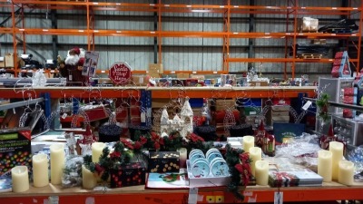 LARGE QUANTITY ASSORTED BRAND NEW CHRISTMAS LOT CONTAINING BERRY LIGHTS, LED CANDLES, PREMIER MULTIACTION 76.7 METRE SUPABRIGHTS, SNOWY CASTLE FIGURE, LED CANVAS, CARD HOLDER ETC