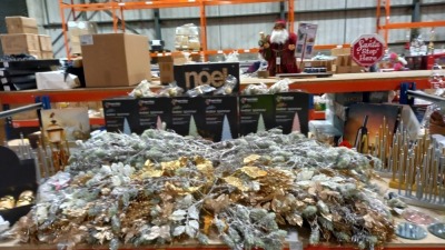 LARGE QUANTITY ASSORTED BRAND NEW CHRISTMAS LOT CONTAINING BAUBLES, LED CANDLES, PREMIER GLITTER WATER SPINNER AND VARIOUS DECORATIVE BRANCHES