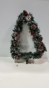 12 X BRAND NEW BOXED LIGHT UP CHRISTMAS TREE SHAPED WREATH - 60CM X 40CM - IN 12 BOXES