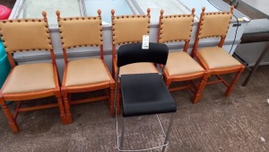 6 PIECE CHAIR LOT CONTAINING 5 WOODEN CHAIRS AND 1 X METAL CHAIR
