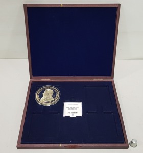 COMMEMORATIVE COPPER COIN LAYERED IN 24-CARAT GOLD ZUID AFRIKANSICHE REPUBLIEK COMPLETE WITH CERTIFICATE OF AUTHENTICITY NO A04345. CONTAINED IN A ROSEWOOD COLOURED WOODEN PRESENTATION CASE
