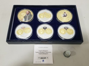 SET OF 6 VARIOUS COMMEMORATIVE COPPER COINS, SILVER PLATED WITH SPOT GOLD EUROPEAN MONARCHS. CONTAINED WITHIN A BLUE PRESENTATION BOX