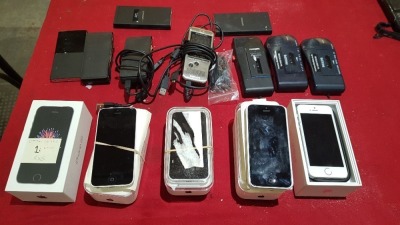5 X VARIOUS MOBILE PHONES INC I-PHONES PLUS 9 X RECORDING DEVICES - NO CHARGERS - CONSIDER AS SPARES