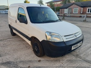 WHITE CITROEN BERLINGO 600D. Reg : YH06 CXK Mileage : 102703 Details: 2 X KEYS MOT UNTIL 16/01/2022 NO LOG BOOK 1868CC