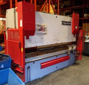EDWARDS PEARSON PR6 150/3100 PRESS BRAKE, SERIAL NUMBER 01/420/031. YOM 2001, WITH LIGHT GUARD