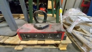 2000 KG MAGNETIC PLATE LIFTING CLAMP, SERIAL NO 583541, YOM 2011