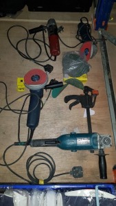 50 PIECE MIXED TOOL LOT TO INCLUDE FLEX GRINDERS, BOSCH GRINDERS AND MAKITA GRINDER WITH A LARGE QUANTITY OF GRINDER DISCS