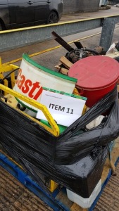 MIXED LOT INCLUDING 2 OFF FIRE EXTINGUISHERS, GREEN PLASTIC PETROL CAN, RATCHET AND STRAPS, RED TIN WITH LID, CASTROL LABELLED TINS.