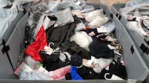 FULL PALLET OF F&F CLOTHING - ALL STORE PULLS / DAMAGED GOODS TO INCLUDE- PEPPA PIG CLOTHING , PYJAMAS , BANDANNAS , BABY BODY SUITS , WOMANS JEGGINGS , GLOVES AND DRESSES TIGHTS AND SOCKS ETC - PLEASE NOTE SOME ITEMS STILL HAVE SECURITY TAGS ON BUT CA