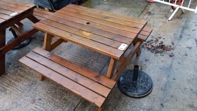 WOODEN BENCH WITH A PARASOL STAND
