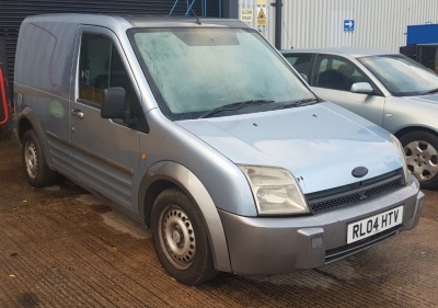 BLUE FORD TRAN CONNECT L200 TD SWB. ( DIESEL ) Reg : RL04 HTV, Mileage : 136,685 Details: FIRST REGISTERED 16/8/2004 1753CC 1 KEY LEATHER SEATS MOT TILL 3 FEB 2023