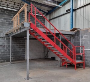 MEZZANINE FLOOR WITH METAL STAIRCASE, APPROX 16' X 16' ** PURCHASER TO DECOMMISSION AND REMOVE FROM BURY, MANCHESTER**