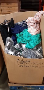 200 PIECE MIXED CLOTHING LOT CONTAINING RIVER ISLAND HOODIES, DOROTHY PERKINS MATERNITY PANTS, PAPAYA BLOUSE, RIVER ISLAND JUMPSUIT AND DEBENHAMS DRESS ETC