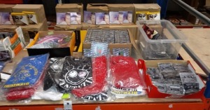 400+ PIECE ASSORTED LOT CONTAINING TONY DE VIT CDS, FANTAZIA T SHIRTS, VARIOUS CASSETTES, FANTAZIA CDS ETC