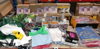 300+ PIECE ASSORTED LOT CONTAINING TONY DE VIT THE REMIXERS CDS, FANTAZIA CDS, THICK LACES, SOCKS AND T SHIRTS.