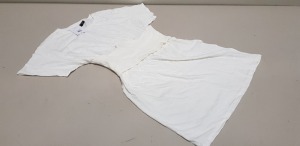 20 X BRAND NEW TOPSHOP WOMANS DRESS IN WHITE ( SIZE UK 12)