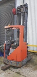 **** THIS ITEM WEIGHS TOTAL 5.695 TONNES **** BT ROLATRUC REACH TRUCK MODEL RR B8 - NO. 575661 AA/2003 (NOTE THIS IS NON OPERATIONAL & HAS BEEN CANNIBALISED FOR SOME PARTS PREVIOUSLY) - CONSIDER PART SCRAP & PARTS