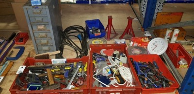 MISC LOT TO CONTAIN 6 DRAW TOOL BOX , AIR HOSE , 2 X CAR JACK STANDS , AND VARIOUS HANDTOOLS IE ALLEN KEYS , HAMMER , SPANNERS AND LIGHTS ( ON HALF A BAY )