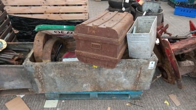 FULL PALLET OF MISC ITEMS INCLUDING METAL CHEST , WOLFWELD MIG 130 WELDER , ALLOY WHEELS , OLD BAILEY SIGN , AND VARIOUS METAL PARTS ETC