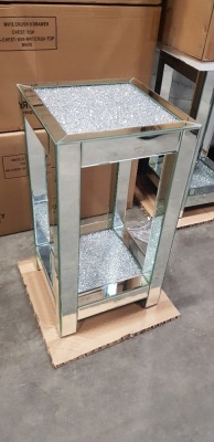 1 X DIAMOND CRUSH MEDIUM MIRRORED SIDE TABLE (35X35X66CM) (20KG) - WITH BOX - SMALL CHIP IN MIRROR ** NOTE: THESE ITEMS ARE TO BE COLLECTED IN PERSON ONLY WITH PORTERS ASSISTANCE - THEY ARE TOO FRAGILE FOR 3RD PARTY CARRIAGE - WE WILL NOT BE RESPONSIBLE F