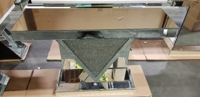 1 X DIAMOND CRUSH MIRRORED CONSOLE TABLE WITH 'V' FRAME (120X35.5X81CM) (57KG) - WITH BOX - SMASHED ON FRONT OF BASE ** NOTE: THESE ITEMS ARE TO BE COLLECTED IN PERSON ONLY WITH PORTERS ASSISTANCE - THEY ARE TOO FRAGILE FOR 3RD PARTY CARRIAGE - WE WILL NO