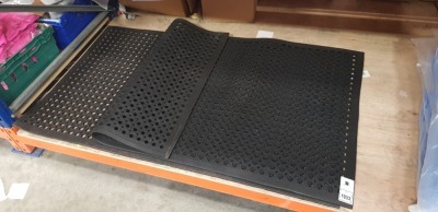 2 X HEAVY DUTY BLACK RUBBER MATS 150 X 90CM