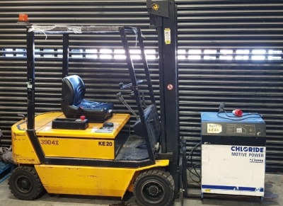 BOSS KE20 ELECTRIC FORKLIFT TRUCK. MODEL : KE20-60MK V A-1 CAPACITY - 2000KG - WITH CHARGER