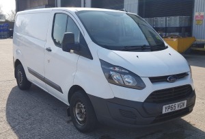 WHITE FORD TRANSIT CUSTOM 270 ECO TECH. ( DIESEL ) Reg : YP65 VGN, Mileage : 93,455 Details: FIRST REGISTERED 30/10/2015 2 X IGNITION KEYS + 3 VAN LOCK KEYS WITH LOG BOOK MOT UNTIL 26/9/2022 ENGINE SIZE: 2198CC