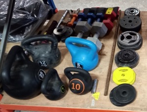 20+ PIECE OF GYM EQUIPMENT TO INCLUDE KETTLEBELLS , DUMBBBELLS & SOME PLATED WEIGHTS WITH EIGHTS RANGING FROM (0.5KG , 1.25 KG , 2KG , AND 2.5KG) ( PLEASE NOTE SOME KETTLEBELLS SLIGHTLY DAMAGED )