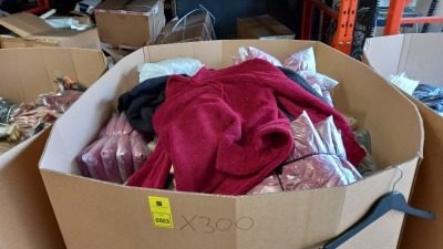 300+ BRAND NEW ASSORTED ITEMS OF CLOTHING ( MAINLY WOMANS ITEMS ) TO INCLUDE JUMPERS , HOODIES , FUR JACKETS ETC IN VARIETY OF COLOURS AND SIZES