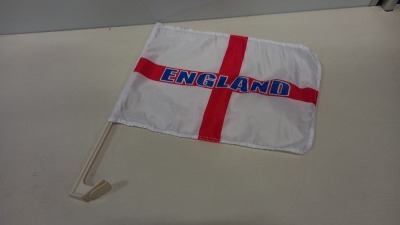 500 X BRAND NEW ENGLAND FLAGS FOR CAR OR VAN ( (DIMENSIONS 47 X 21 X 20 CM )