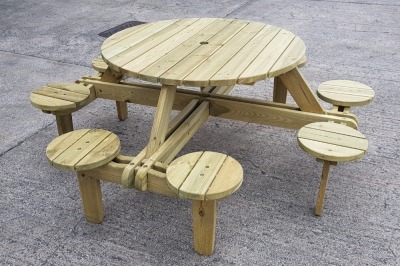 PINE 8-SEATER ROUND PICNIC TABLE (MINOR INDENTATION ON TABLE TOP)