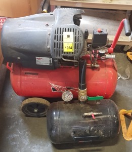 2 PIECE LOT TO INCLUDE 1 X STANDARD POWER AIR COMPRESSOR WITH A 3HP ENGINE ( 50L TANK ) MAX PRESSURE 116 PSI (8 BAR) AND 1 X MAGNUM INDUSTRIAL INFLATOR IW-20 COMES WITH PRESSURE GAUGE