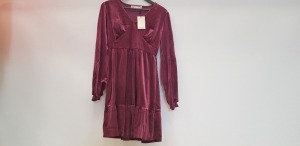 40 X BRAND NEW OASIS ROSE VELVET EMPIRE FRILL LINE DRESSES IN SIZE UK MEDIUM AND LARGE