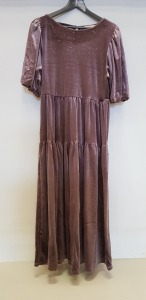 40 X BRAND NEW OASIS MAUVE GLITTER VELVET TIERED SMOCK MIDI DRESSES IN XS,S,M AND LARGE ETC (IN 4 TRAYS)