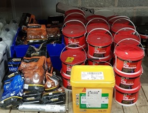 55 PIECE MIXED LOT CONTAINING A LARGE QUANTITY EVER BUILD FIX AND GROUT TILE ADHESIVE, SIKA ALL WEATHER SELF SETTING PAVING JOINTING COMPOUND AND A LARGE QUANTITY OF VARIOUS EVER BUILD RAPID REPAIR AND CEMENT ETC