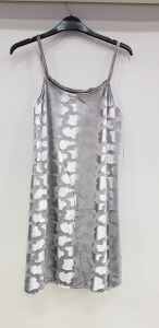 27 X BRAND NEW BLANCO BY QUIZ SILVER VEST TOPS IN VARIOUS SIZES RRP €26.00 (TOTAL RRP €702.00)