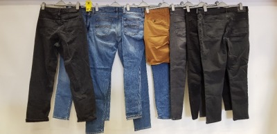 7 X BRAND NEW JACK WILLS DENIM JEANS IN VARIOUS STYLES AND SIZES AND 1 X JACK WILLS CHINO SHORTS IN VARIOUS STYLES AND SIZES