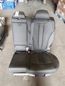 1 X NEAR NEW GENUINE BMW X5 F15 (2019) MANUAL REAR DOUBLE SEAT WITH ARM REST - ( RIGHT SEAT AND MIDDLE SEAT )