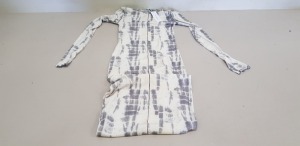 23 X BRAND NEW TOPSHOP WHITE / GREY DETAILED DRESSES UK SIZE 6 RRP £35.00 (TOTAL RRP £805.00)