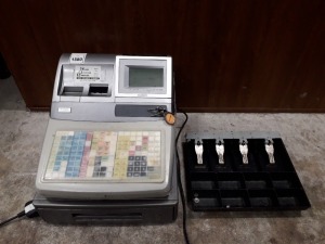 1 X CASIO TE- 4500 F ELECTRONIC CASH REGIGISTER - LARGE LCD DISPLAY / FAST SILENT PRINTER / HIGH PERFORMANCE COMES WITH MONEY TRAY AND ALL KEYS