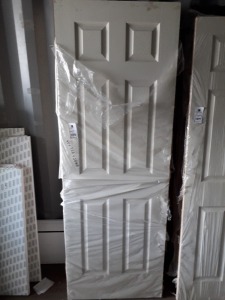 6 X BRAND NEW 6 PANEL GRAINED WHITE INTERNAL DOORS (40 MM X 726 MM X 2040 MM)