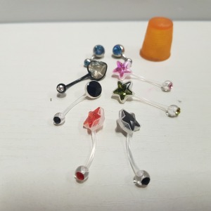 APPROX 500 X BRAND NEW BELLY RING/BARS IN VARIOUS STYLES