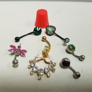 APPROX 500 X BRAND NEW BELLY RING/BARS IN VARIOUS STYLES