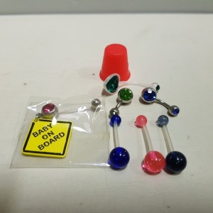 APPROX 500 X BRAND NEW BELLY RING/BARS IN VARIOUS STYLES