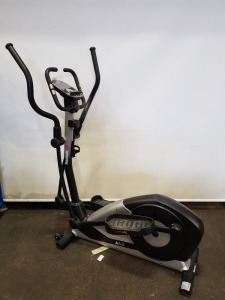 1 X REEBOK CROSS TRAINER (NOTE: THIS IS A CUSTOMER RETURN TO STORE - UNTESTED)