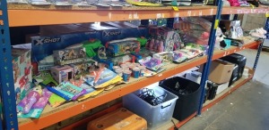 APPROX 100 + MIXED TOY LOT CONTAINING X SHOT WATER GUNS, NICKELODEON SHIMMER AND SHINE SWEET CREATIONS, DISNEY PRINCESS PENS, MORPHSUITS, ANIMALS ON A FARM ANIMAL FIGURES, FROZEN CRACKERS AND UNICORN SLIPPPERS ETC ON 2 SHELVES